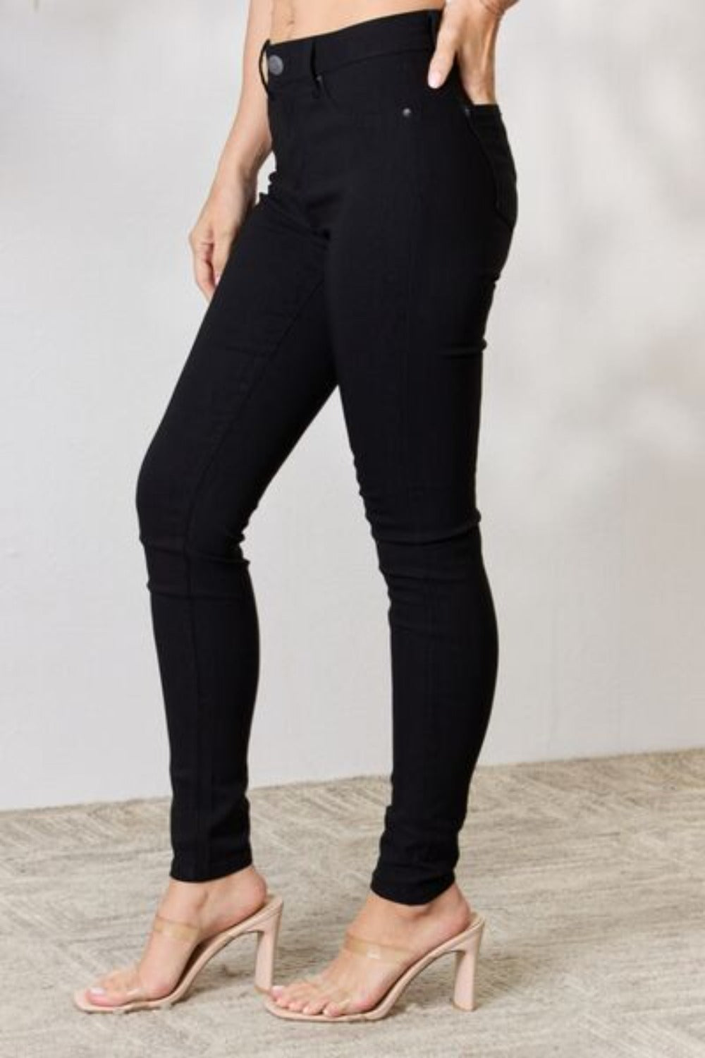 Women Fleece Lined Slim Mid-Rise Skinny Jeans-Black